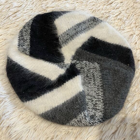 Juicy Couture Beret Women's Beanie One Size Black White Snow Bunny EUC Rabbit - Picture 1 of 5